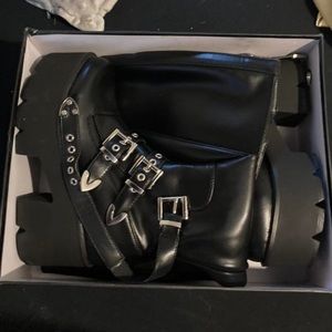 lamoda leather platform buckle boots